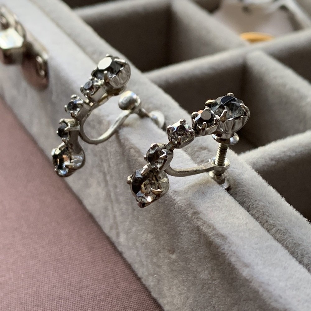 Vintage Screw-Back Gray Rhinestone Dangle Earrings Womans Jewelry - Picture 3 of 5